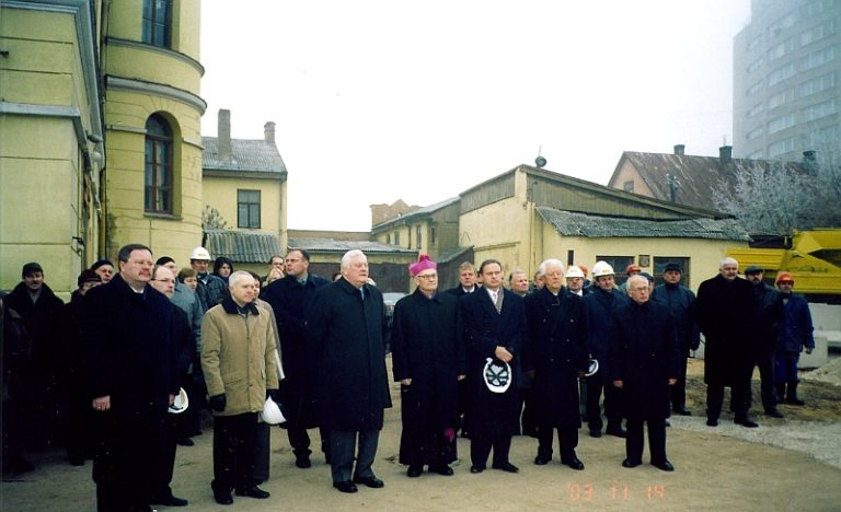 Kertinio akmens dėjimo iškilmės