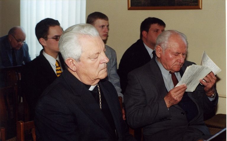 Konferencijos metu J. E. vyskupas Juozas Preikšas ir prof. Vladas Žukas. Foto I. Giedraitienės