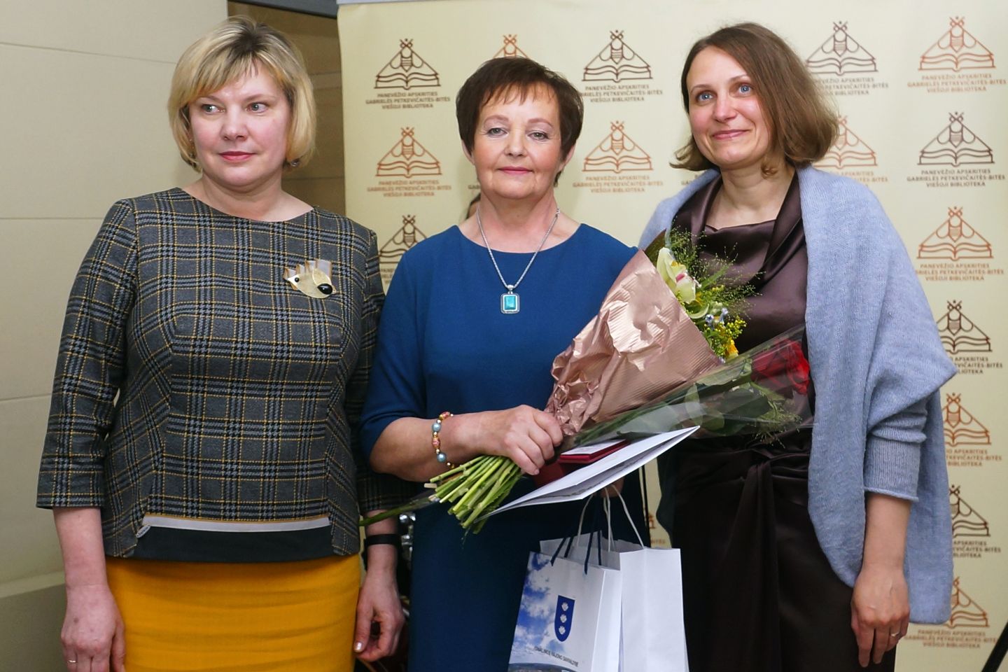 Ignalinos rajono savivaldybės administracijos Švietimo ir kultūros skyriaus vedėja Gražina Mackonienė, Vanda Laurinavičienė, bibliotekos direktorė Jurgita Bugailiškienė