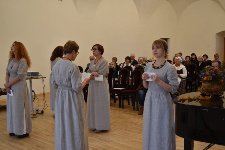 Biržų kultūros centro Boriso Dauguviečio mėgėjų teatro pasirodymas