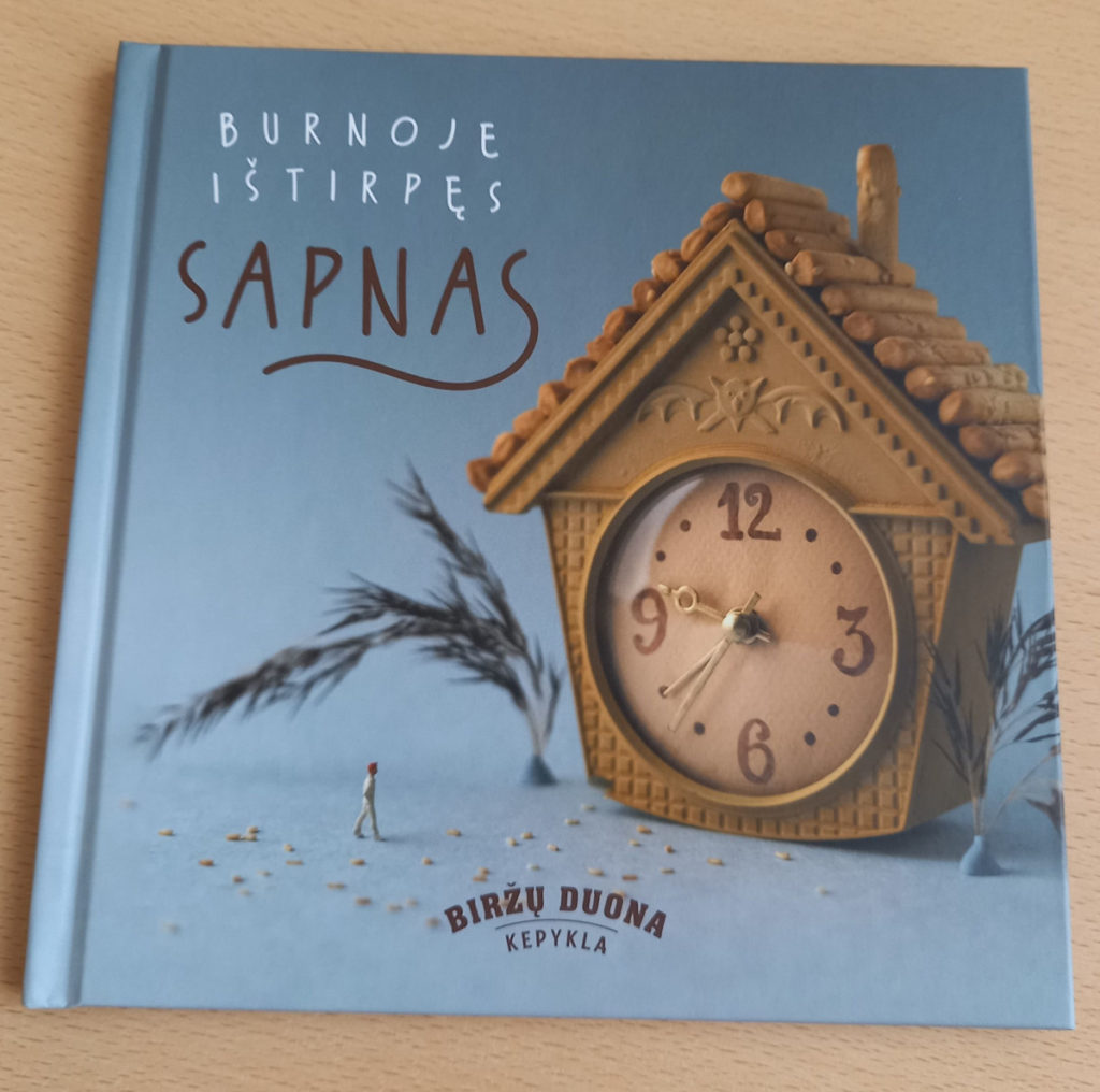 Bibliotekai dovanota knygelė „Burnoje ištirpęs sapnas“