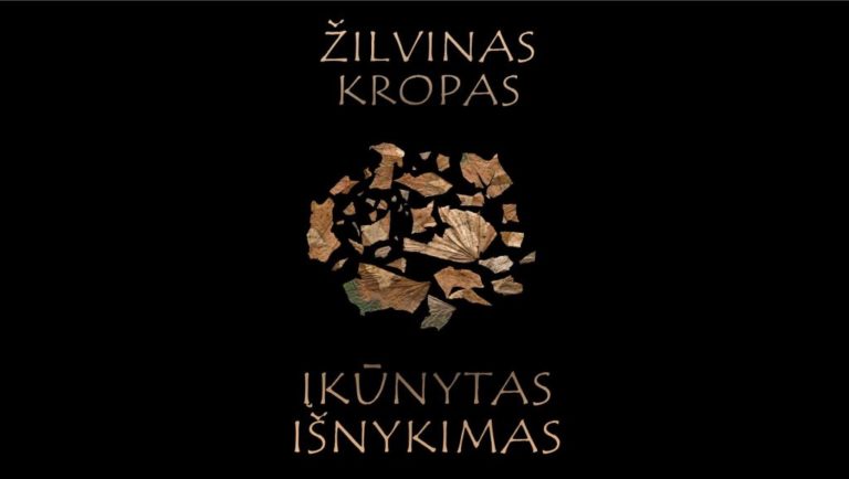 Žilvino Kropo fotografijų parodos „Įkūnytas išnykimas“ plakatas