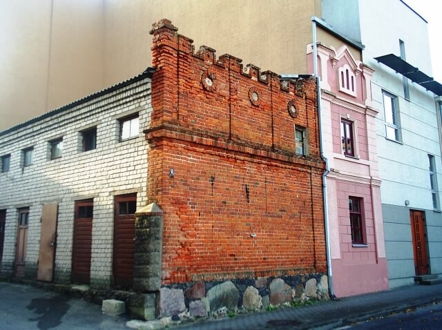 Panevėžio Bataliono gatvėje išlikusi namo Nr. 5, kuriame veikė „Vilnies“ spaustuvė, siena