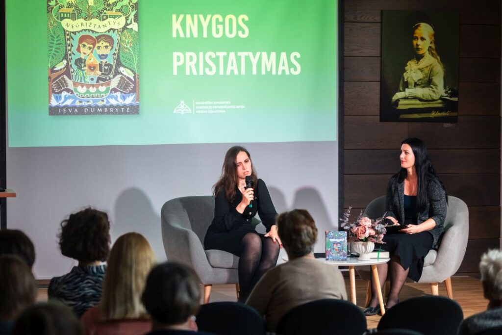 Ieva Dumbrytė: rasti viltį net absurdiškuose dalykuose
