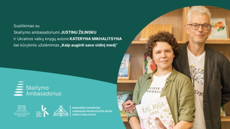 Vyras ir moteris stovi šalia vienas kito lentynų fone
