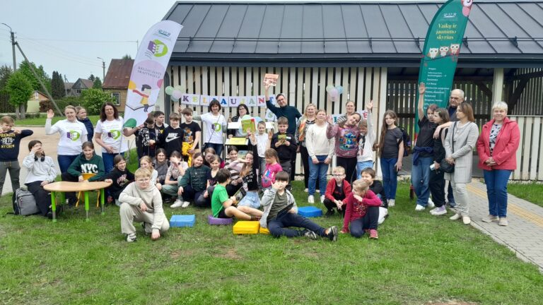 Keliaujanti skaityklėlė Obeliuose su B. Bėrantu