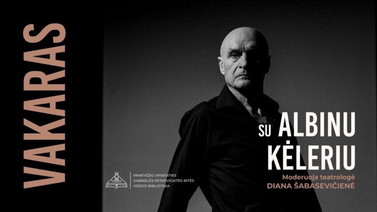 Vyras juodu kostiumu stovi teatrališka poza tamsiame fone