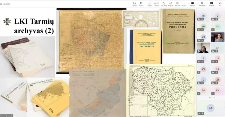 Skaidrė su antrašte „LKI Tarmių archyvas (2)“. Joje matyti keli Lietuvių kalbos atlaso leidiniai, instrukcijos ir programa, taip pat senoviniai Lietuvos žemėlapiai su pažymėtomis tarmių vietomis. Dešinėje ekrano pusėje – nuotolinio susitikimo dalyvių langai.
