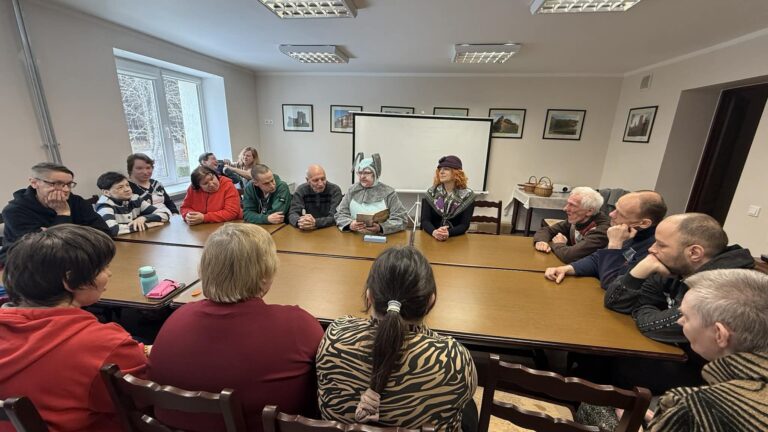 Bibliotekininkių viešnagės Zarasų socialinės globos namuose visuomet būna šiltos, jaukios ir labai tikros