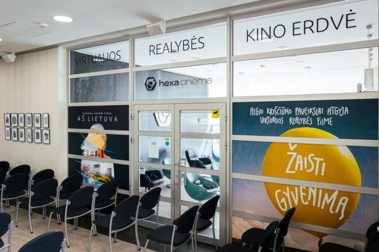Bibliotekoje veikianti virtualios realybės kino erdvė „Hexa Cinema“ nuo 2026 m. gegužės 15 d. stabdo veiklą
