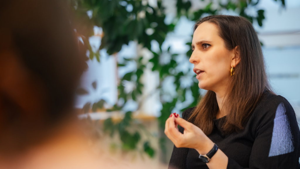 Bitės knygų klube – rašytoja Ieva Dumbrytė