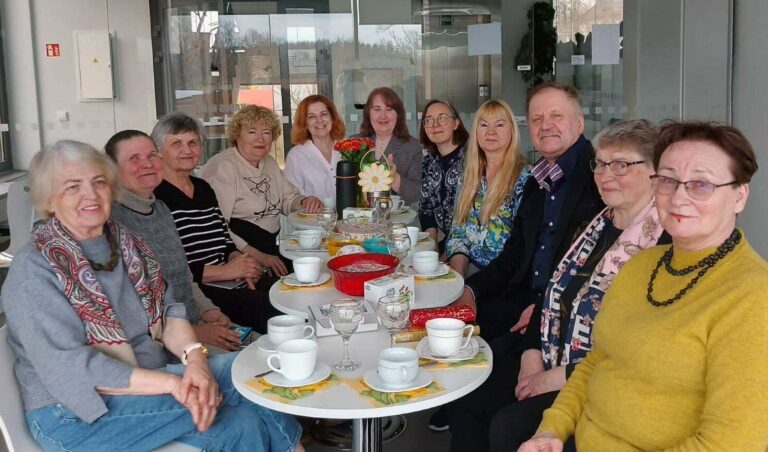 Skaitytojų klubas „Knygų sala“ susirinko švęsti savo trečiojo gimtadienio