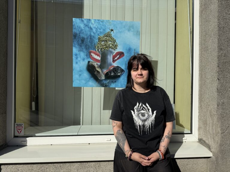 Biblioteka „Šaltinėlis“ pakvietė lankytojus į Panevėžyje gyvenančios kūrėjos, fotografės Liucijos Karalienės personalinės parodos „Septynios žmonijos paslaptys“ atidarymą