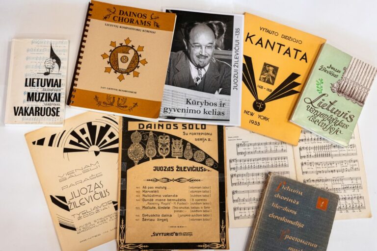 Bibliotekos Menų skaitykloje eksponuojamoje parodoje Juozui Žilevičiui pristatomi muzikos kūriniai, natos, knygos apie kompozitorių, jo paties parašyti leidiniai, straipsniai