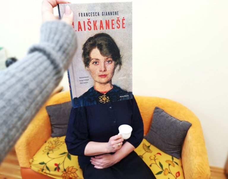Biblioteka savo „Instagram“ paskyroje pristato „Bookface“ (liet. „veidaknygės“) rubriką, tapusią vienu atpažįstamiausių bibliotekos socialinių tinklų projektų