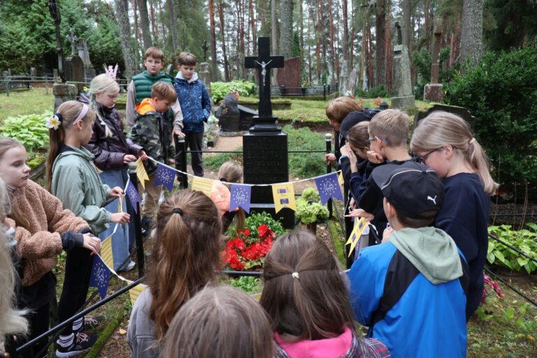 Į pažinimo kelionę įsitraukė Zarasų rajono savivaldybės viešoji biblioteka su Zarasų „Santarvės“ pradinės mokyklos ketvirtokais