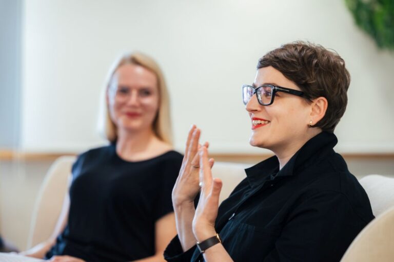 Bitės knygų klubas į susitikimą pasikvietė žymią kraštietę – Juozo Balčikonio gimnazijos alumnę literatūros kritikę, literatūrologę, humanitarinių mokslų daktarę Jūratę Čerškutę